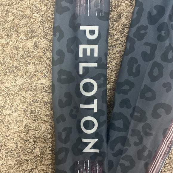 Peloton Reversible Cheetah Leggings - Picture 2 of 7